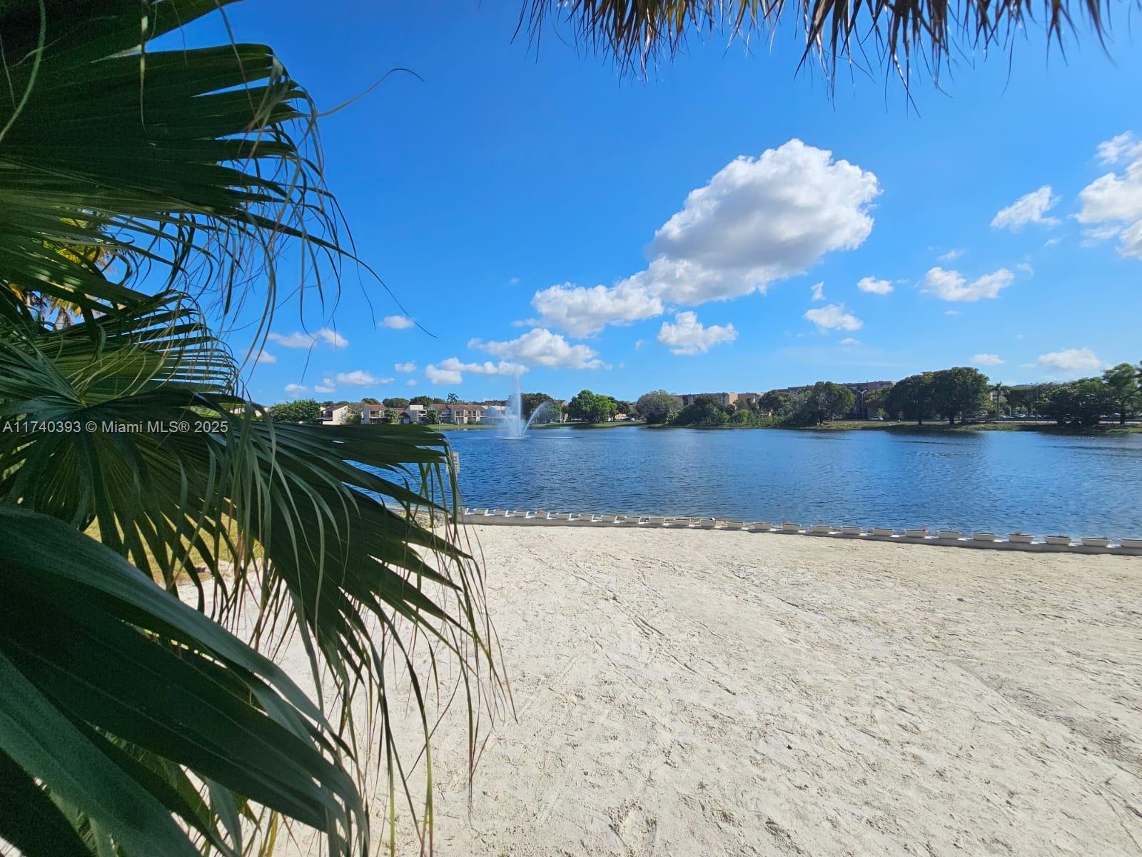 THE BEACH CLUB FONTAINEBL - Residential