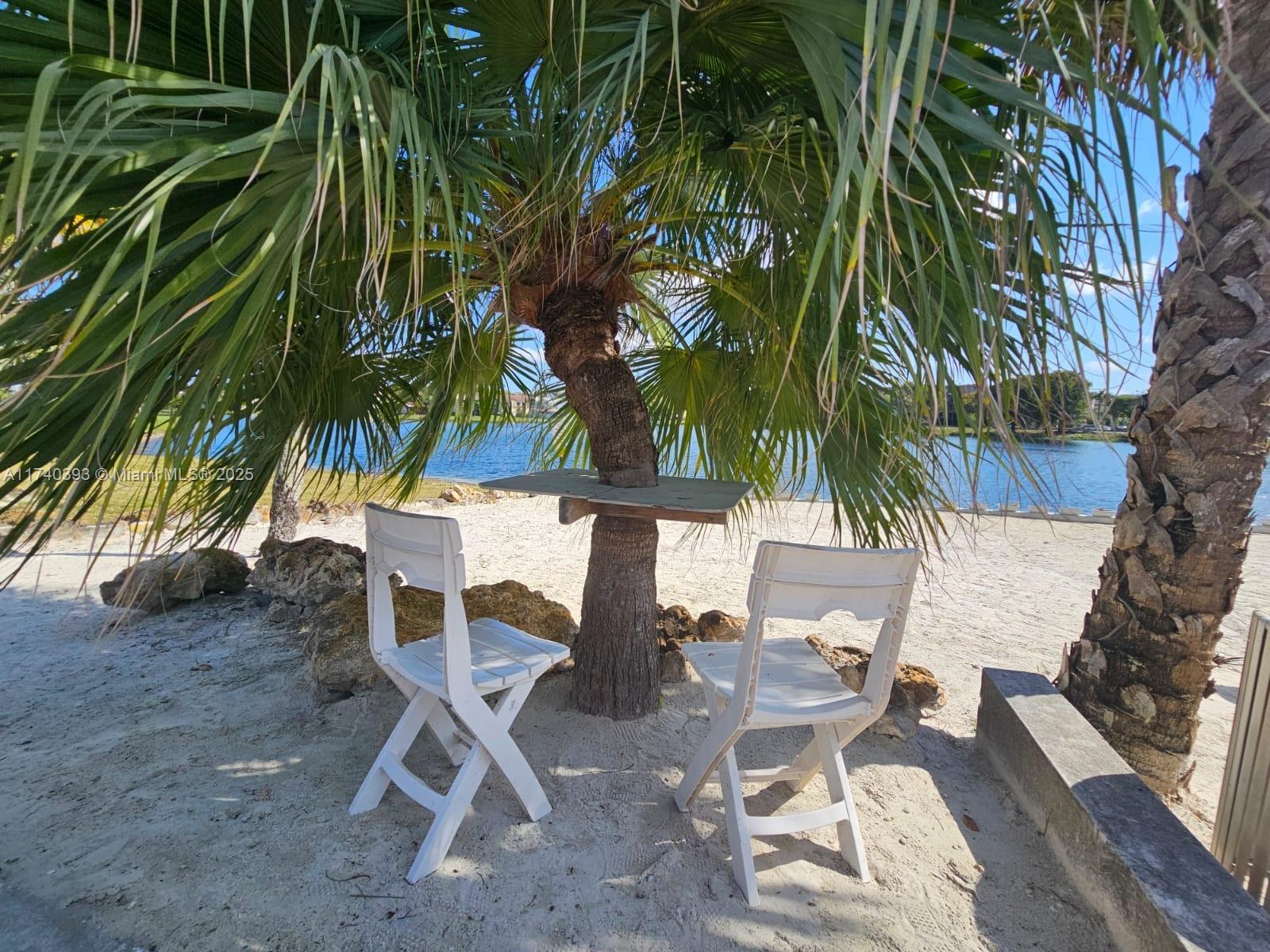 THE BEACH CLUB FONTAINEBL - Residential