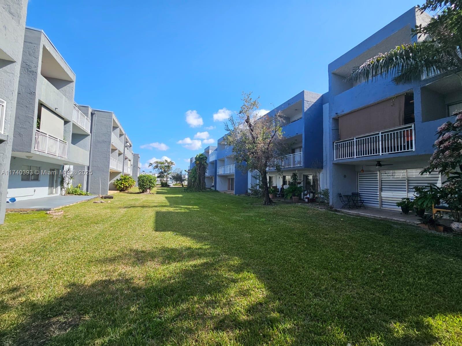THE BEACH CLUB FONTAINEBL - Residential