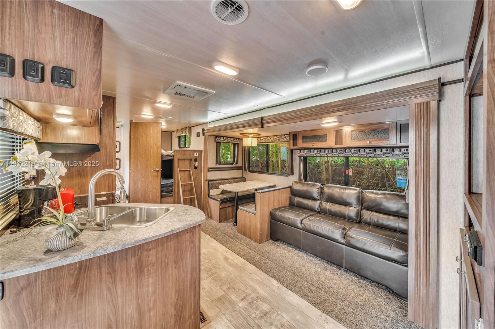 BRIAN MANORS - Residential Lease