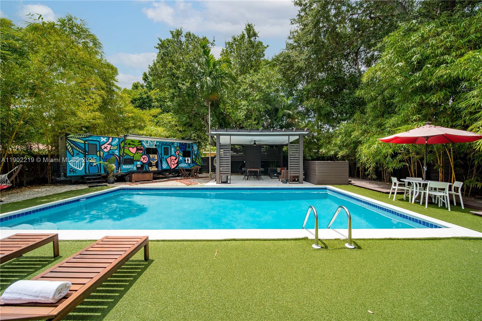 BRIAN MANORS - Residential Lease