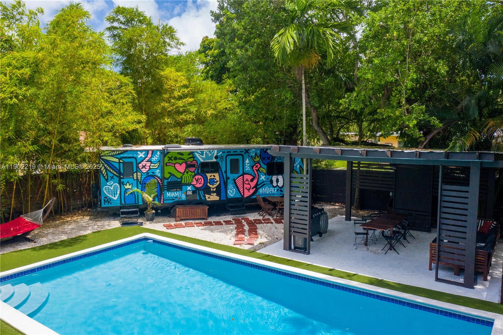 BRIAN MANORS - Residential Lease