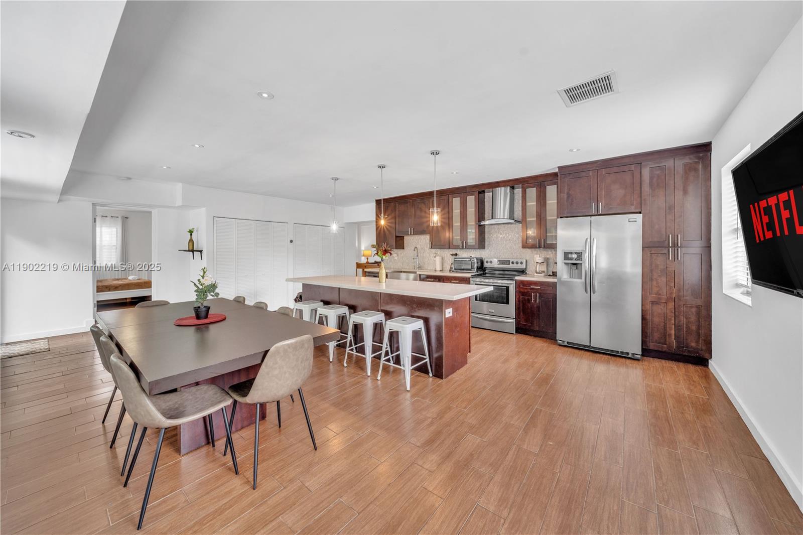 BRIAN MANORS - Residential Lease