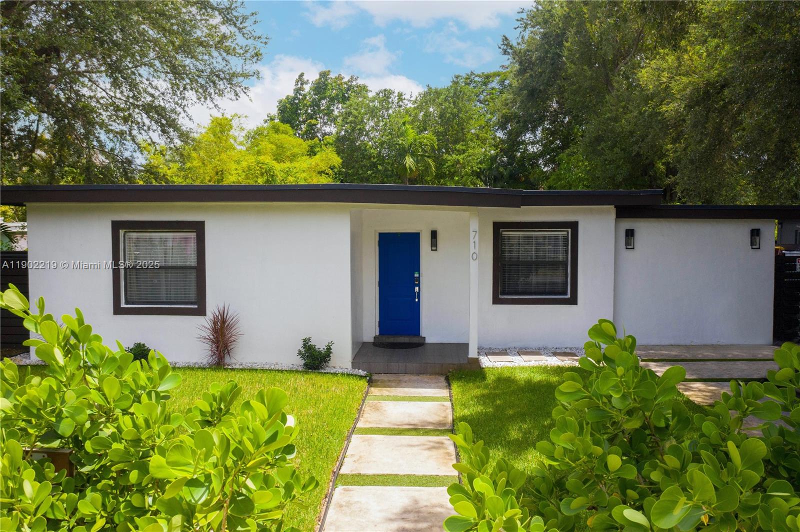 BRIAN MANORS - Residential Lease