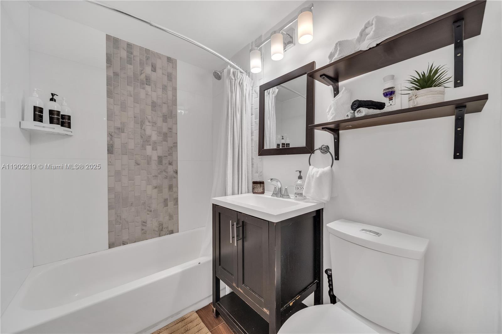 BRIAN MANORS - Residential Lease