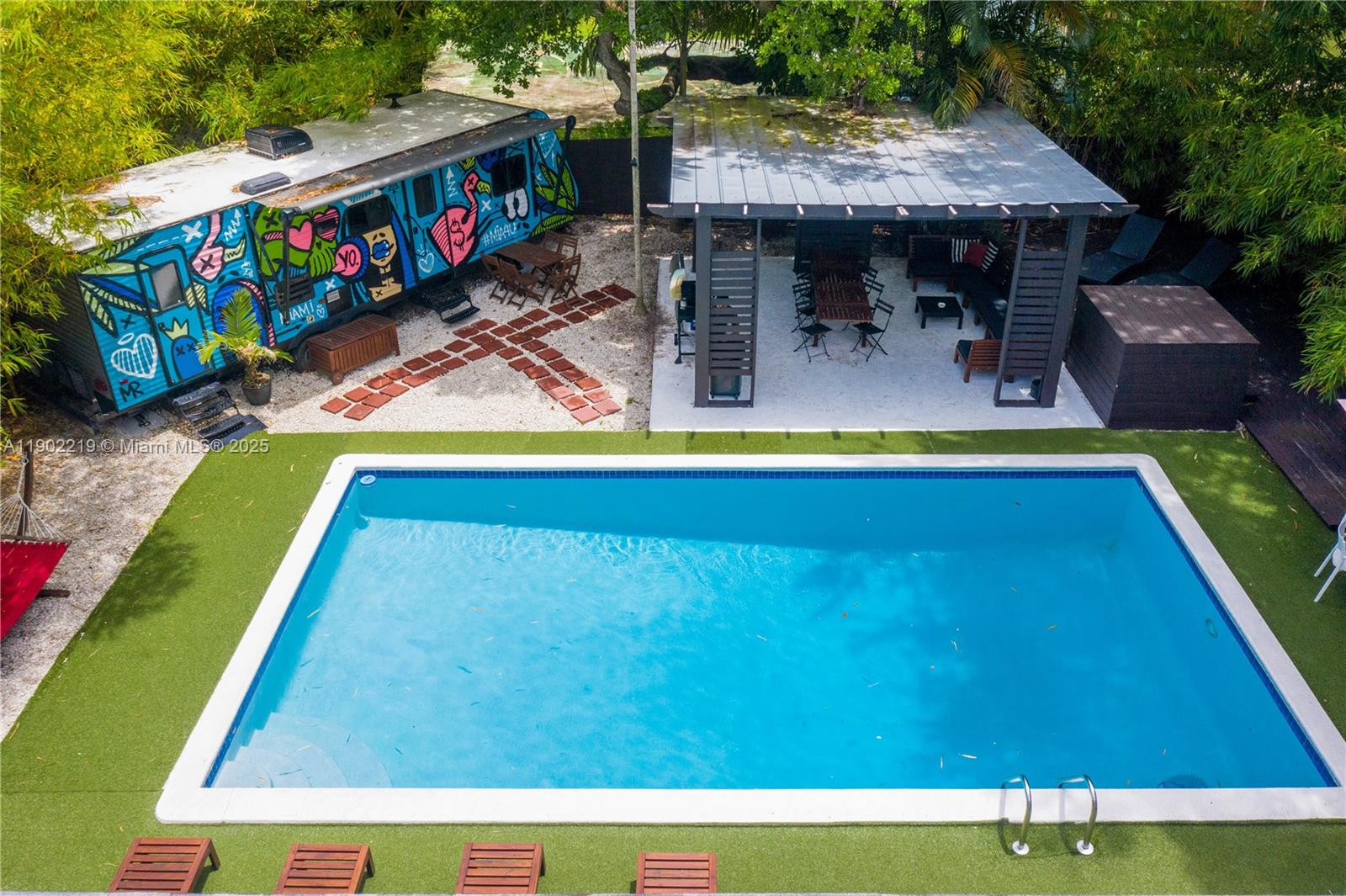 BRIAN MANORS - Residential Lease