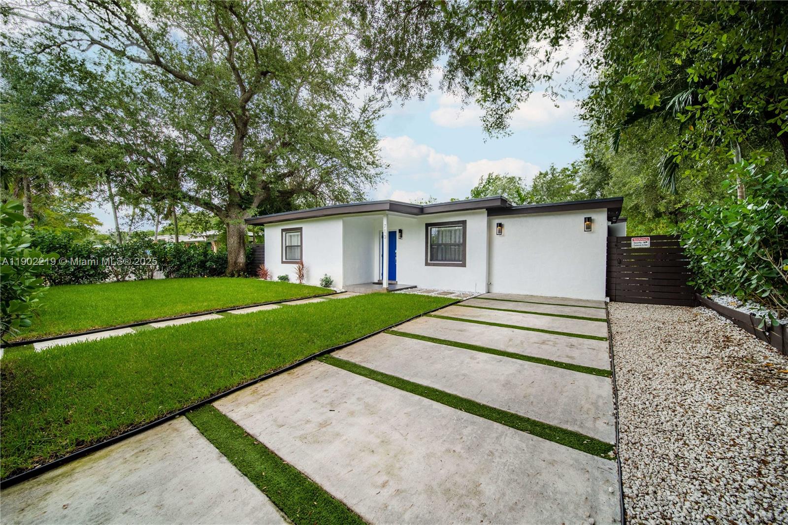 BRIAN MANORS - Residential Lease