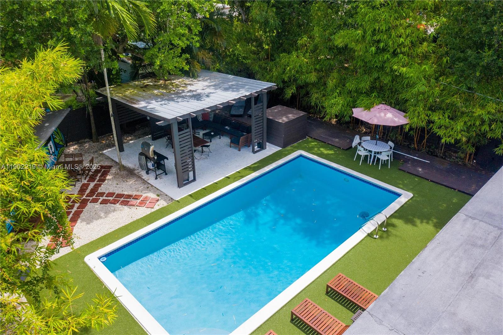 BRIAN MANORS - Residential Lease