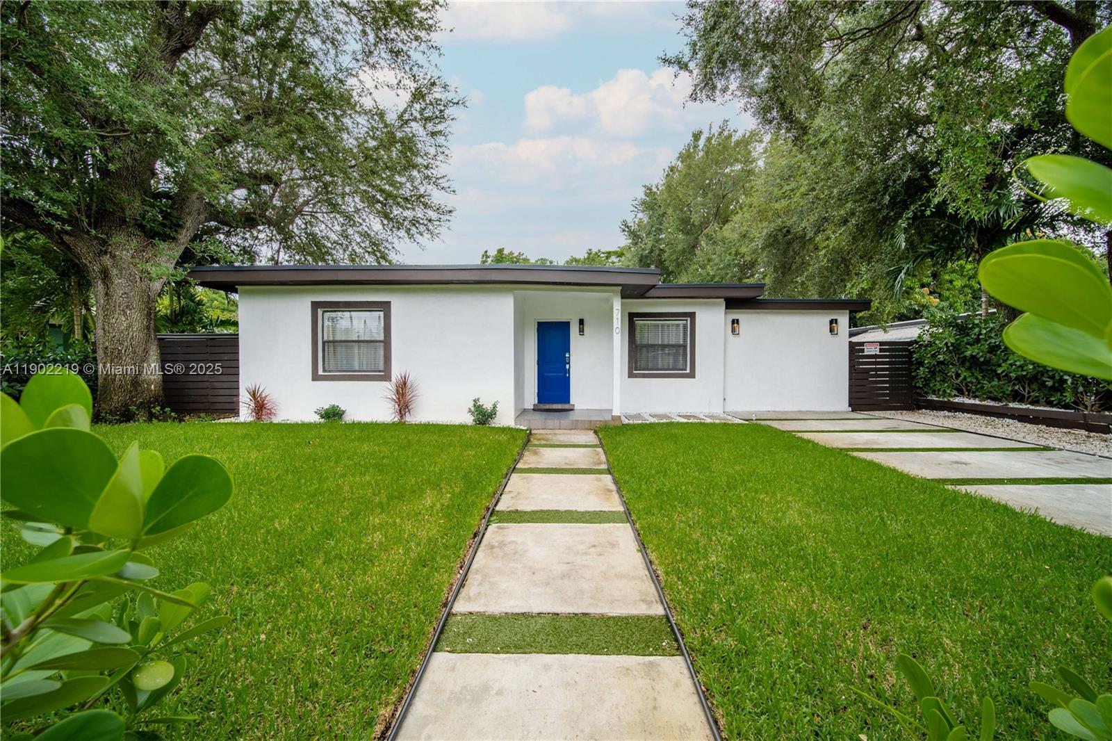 BRIAN MANORS - Residential Lease