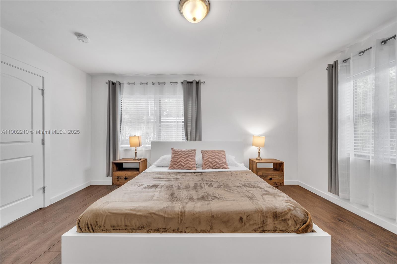 BRIAN MANORS - Residential Lease