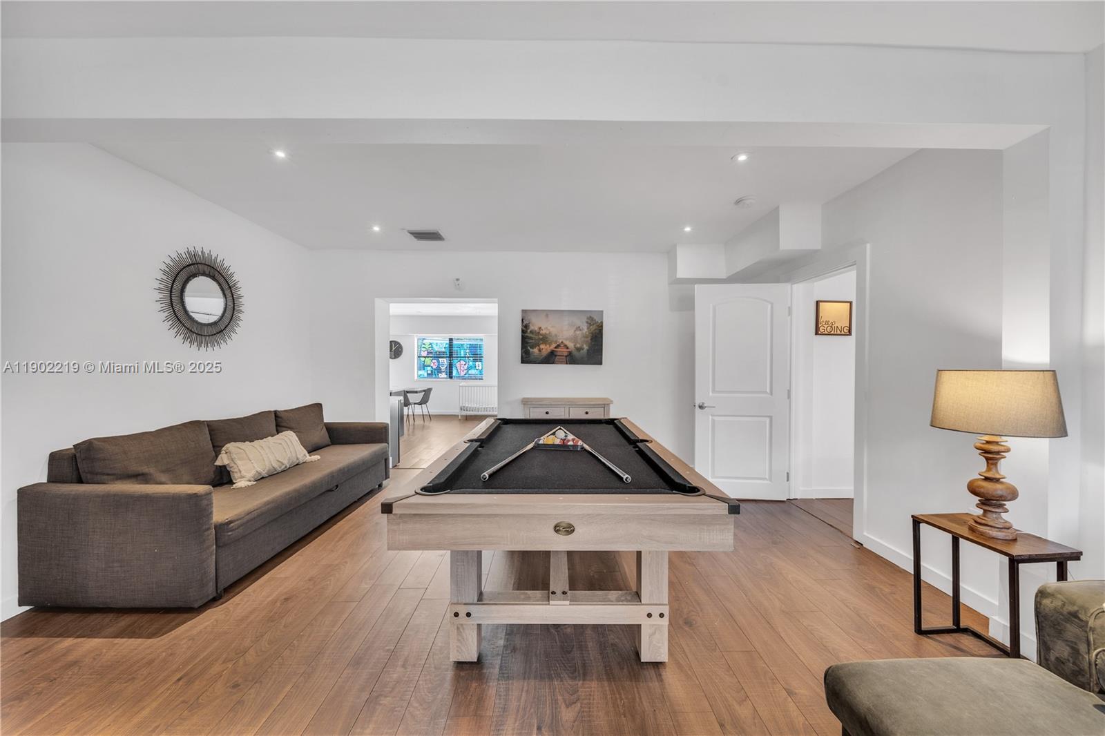 BRIAN MANORS - Residential Lease