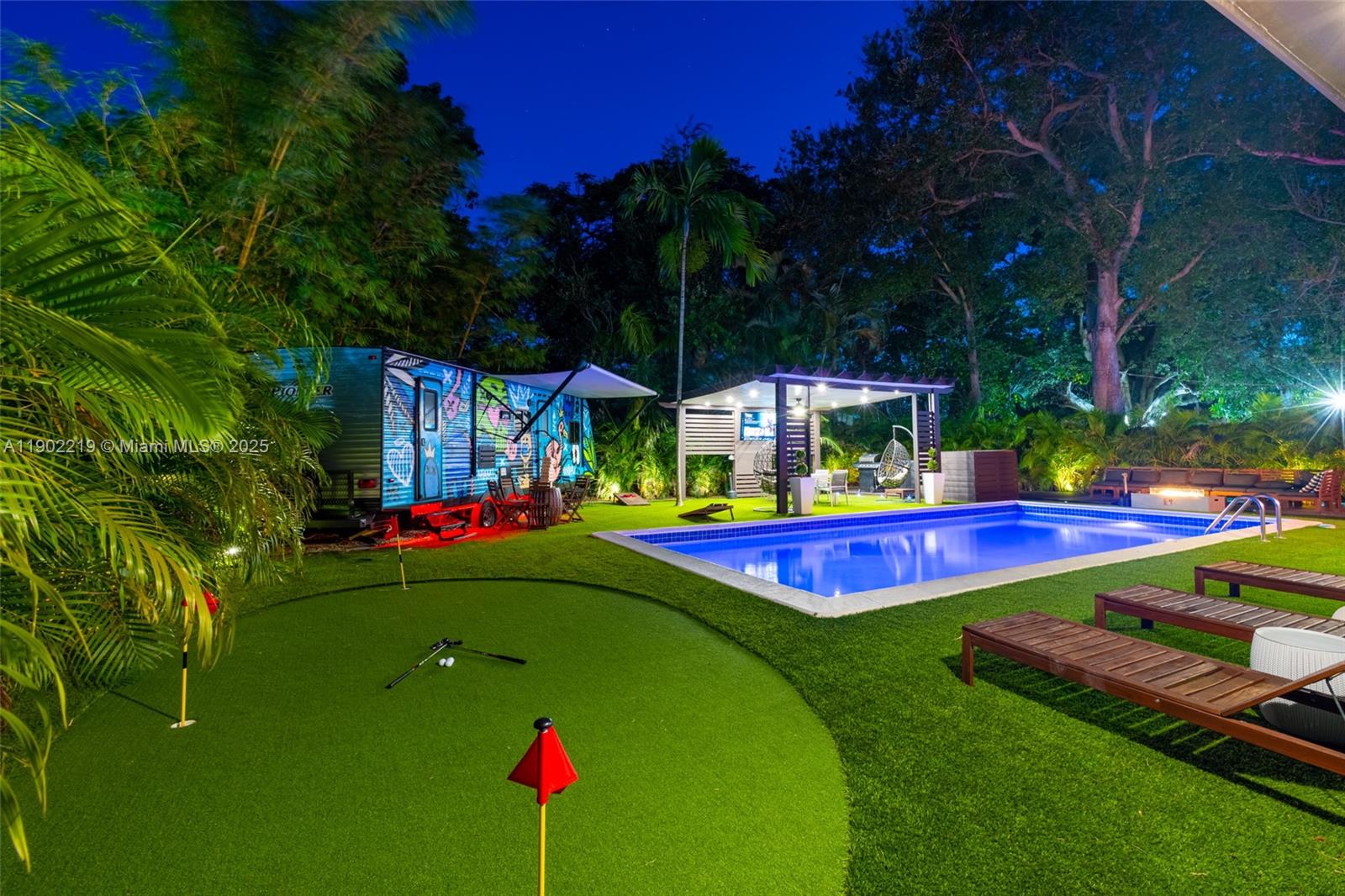 BRIAN MANORS - Residential Lease