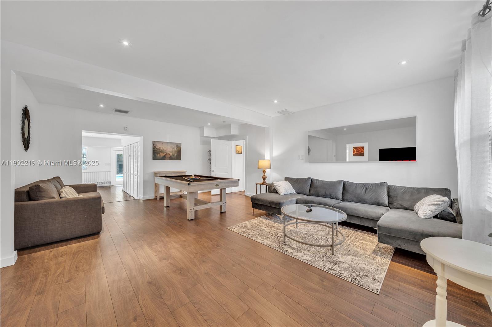 BRIAN MANORS - Residential Lease