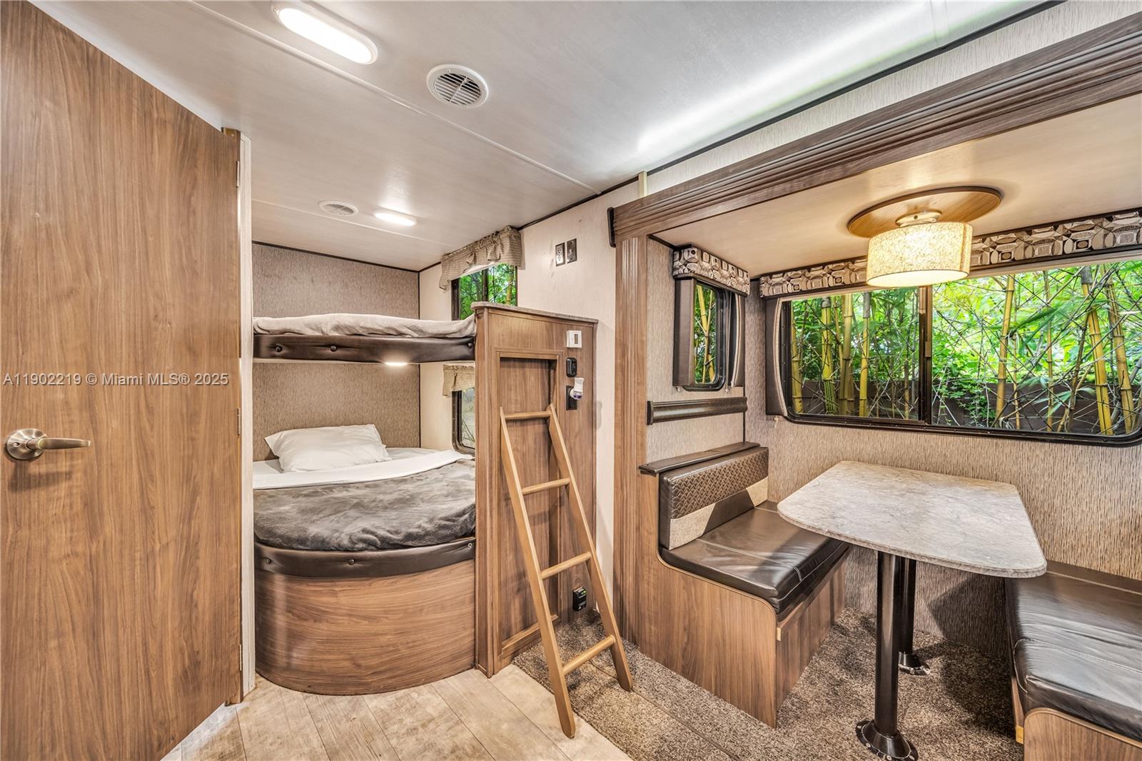 BRIAN MANORS - Residential Lease