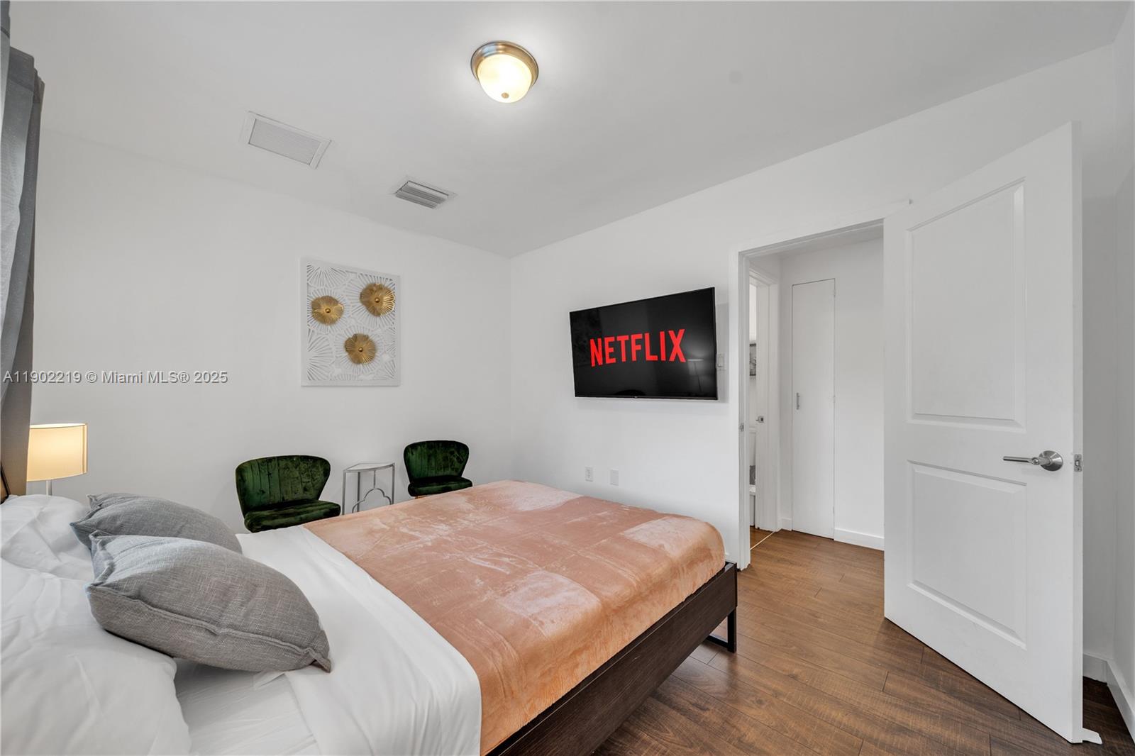 BRIAN MANORS - Residential Lease