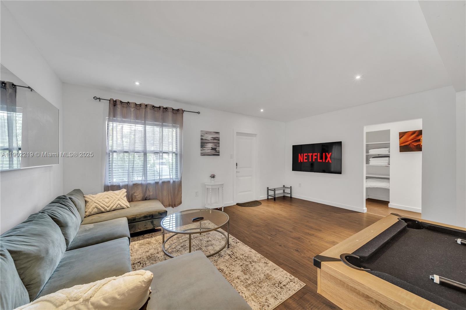 BRIAN MANORS - Residential Lease