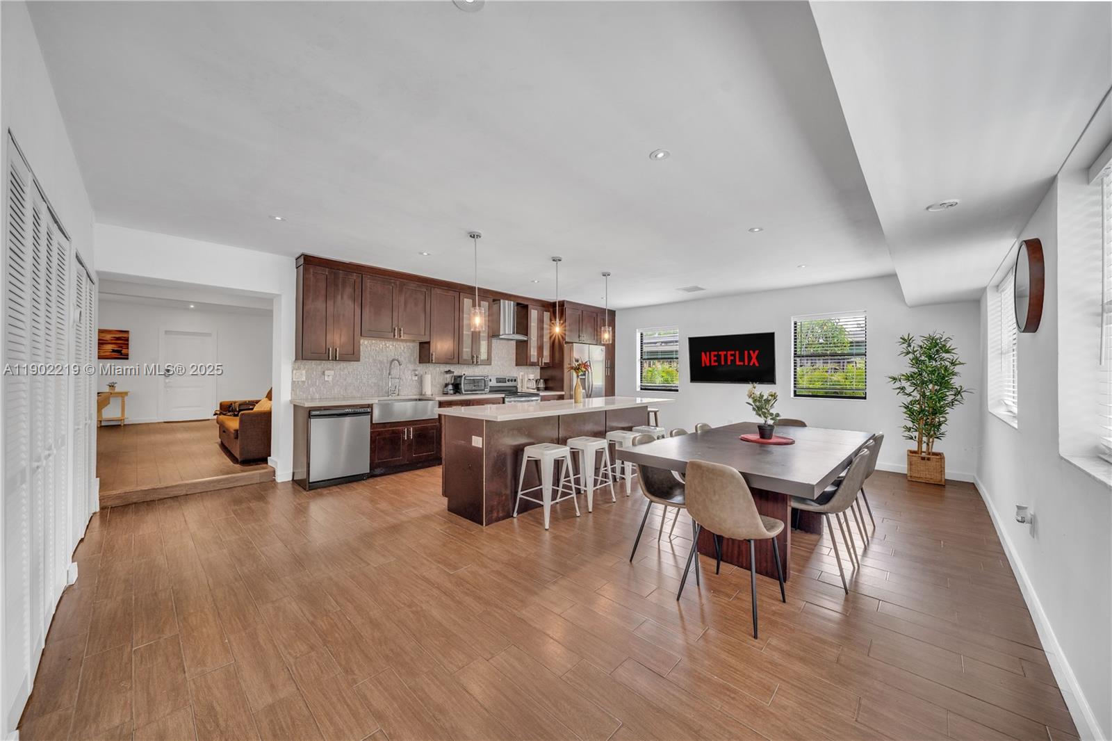 BRIAN MANORS - Residential Lease