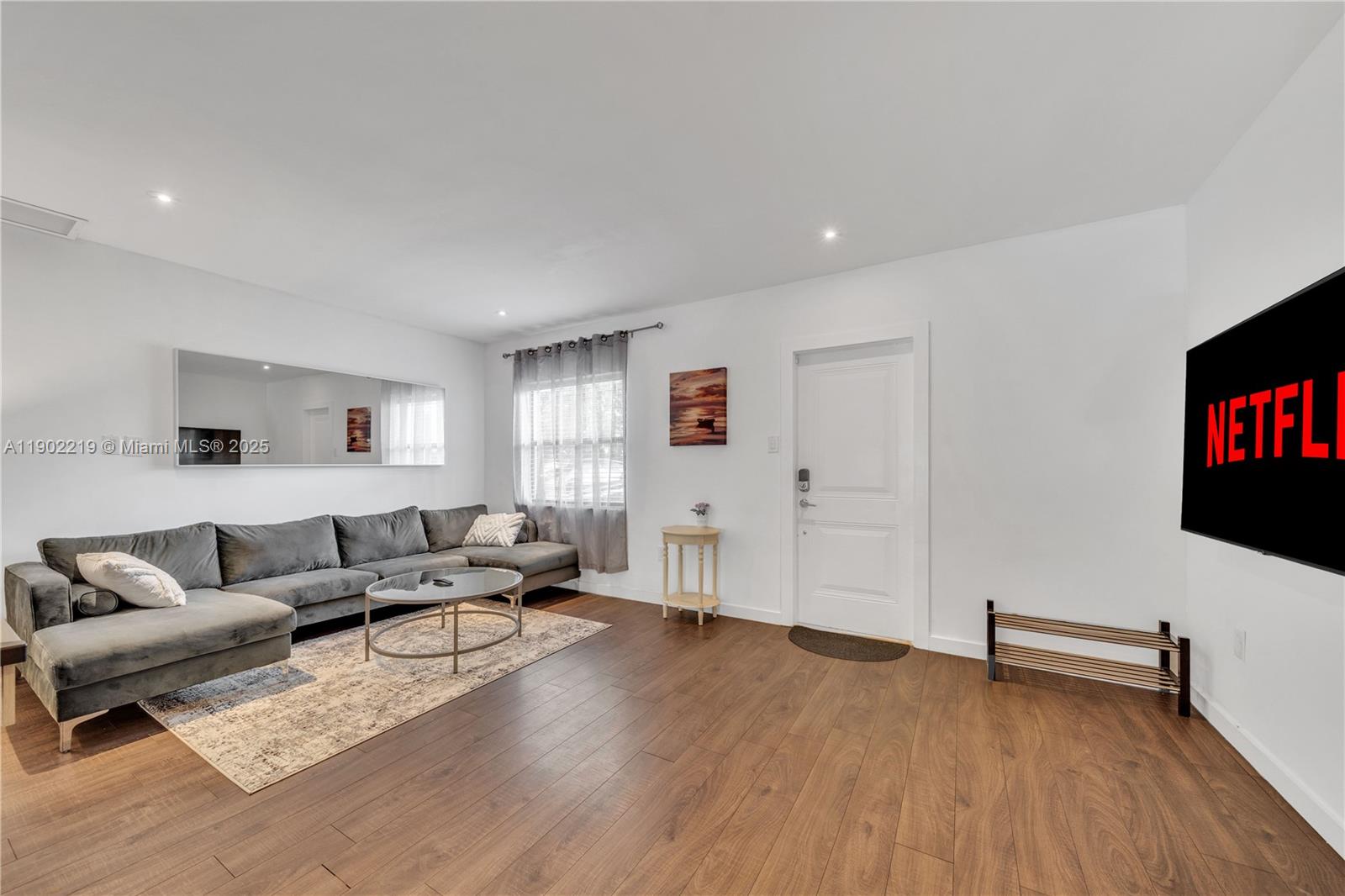 BRIAN MANORS - Residential Lease