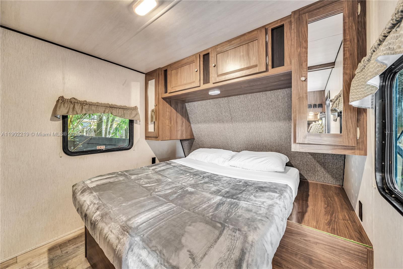 BRIAN MANORS - Residential Lease