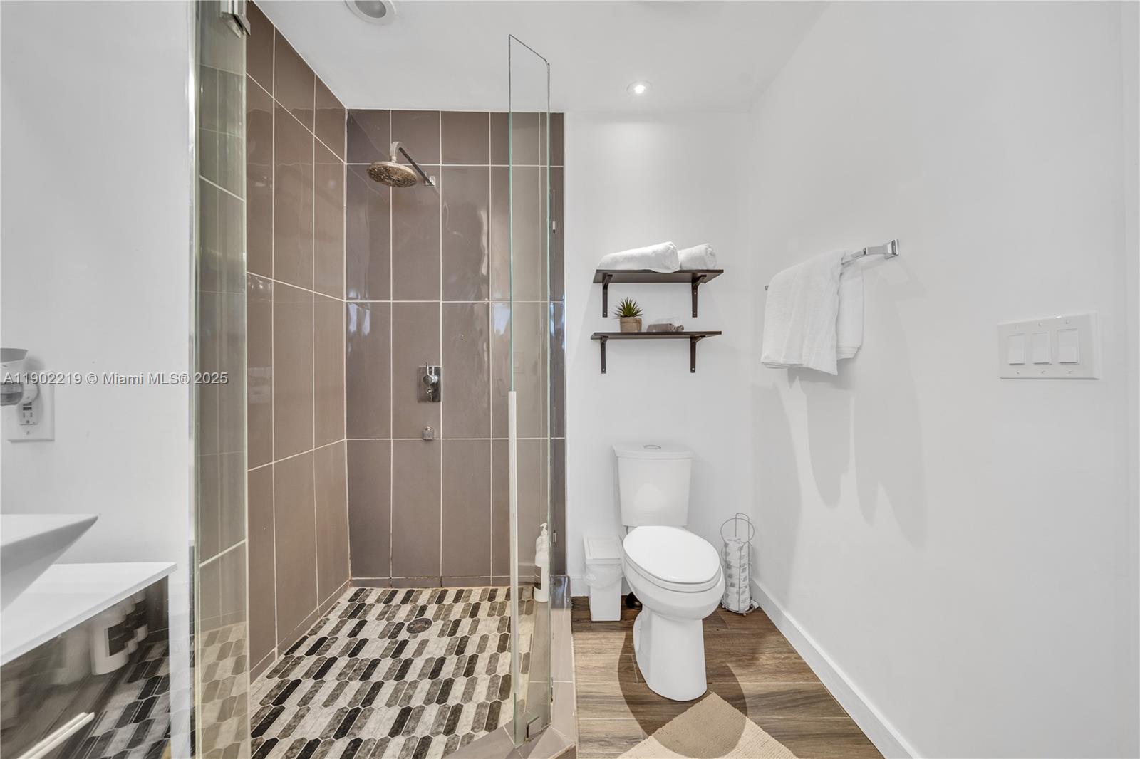 BRIAN MANORS - Residential Lease