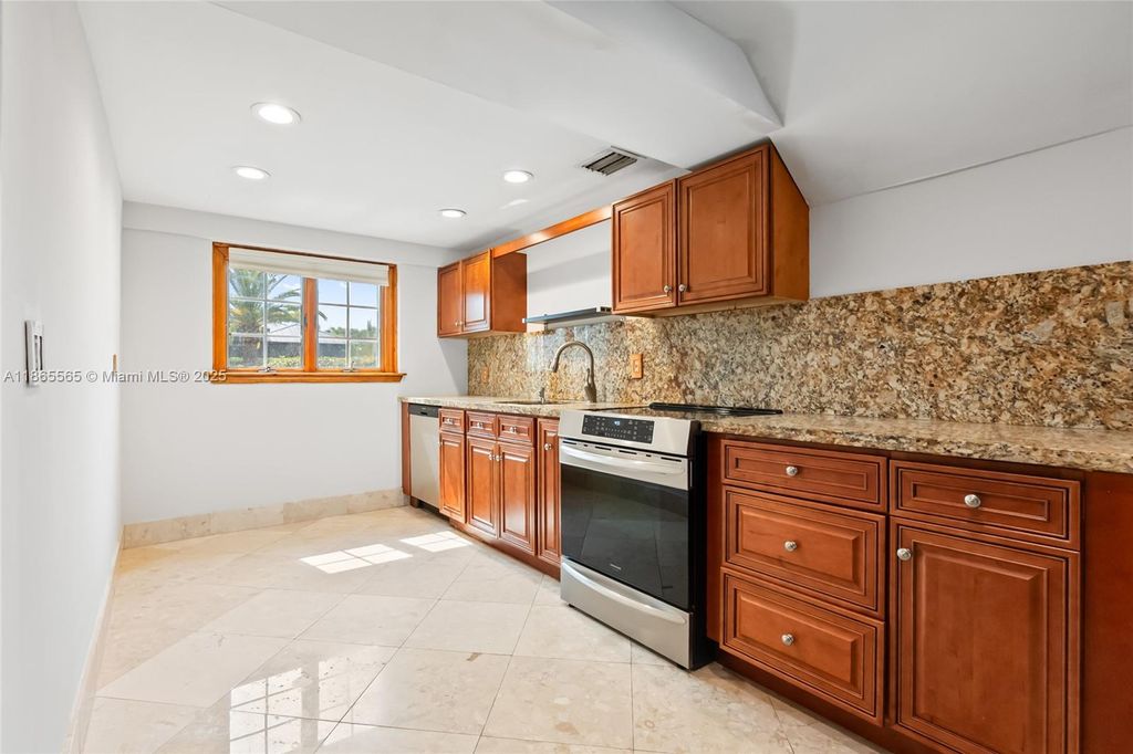 Photo of 2530 Okeechobee Ln, Fort Lauderdale, FL 33312 (MLS # A11865565)