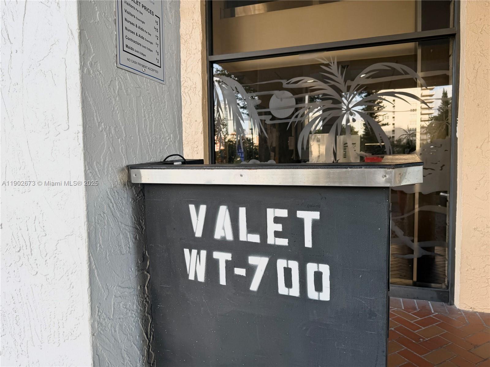 WINSTON TOWERS 700 CONDO - Residential Lease