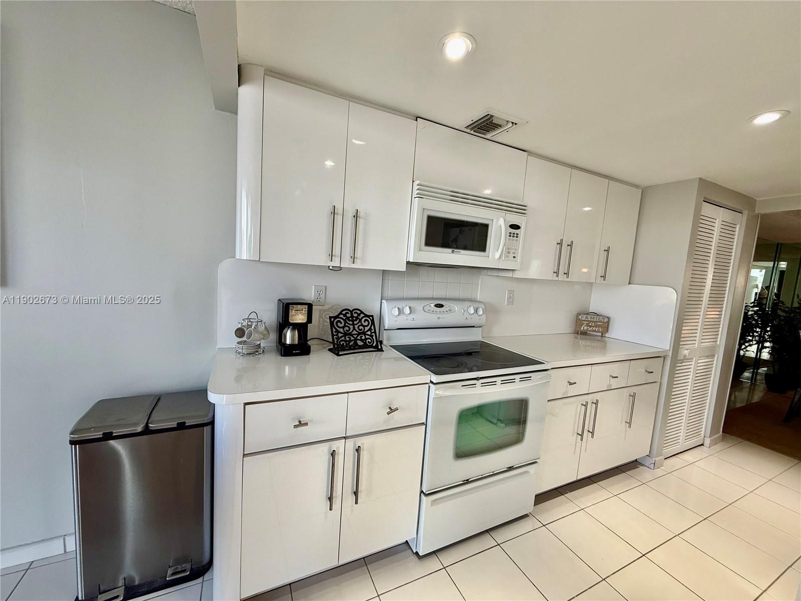 WINSTON TOWERS 700 CONDO - Residential Lease