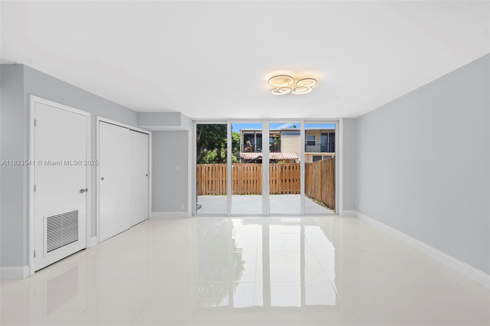 2407 NE 10th St 146