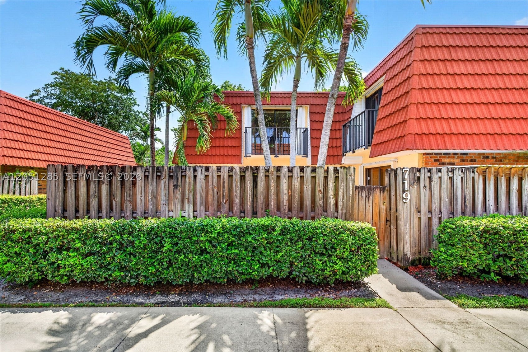 719 NW 98th Cir, Plantation FL 33324