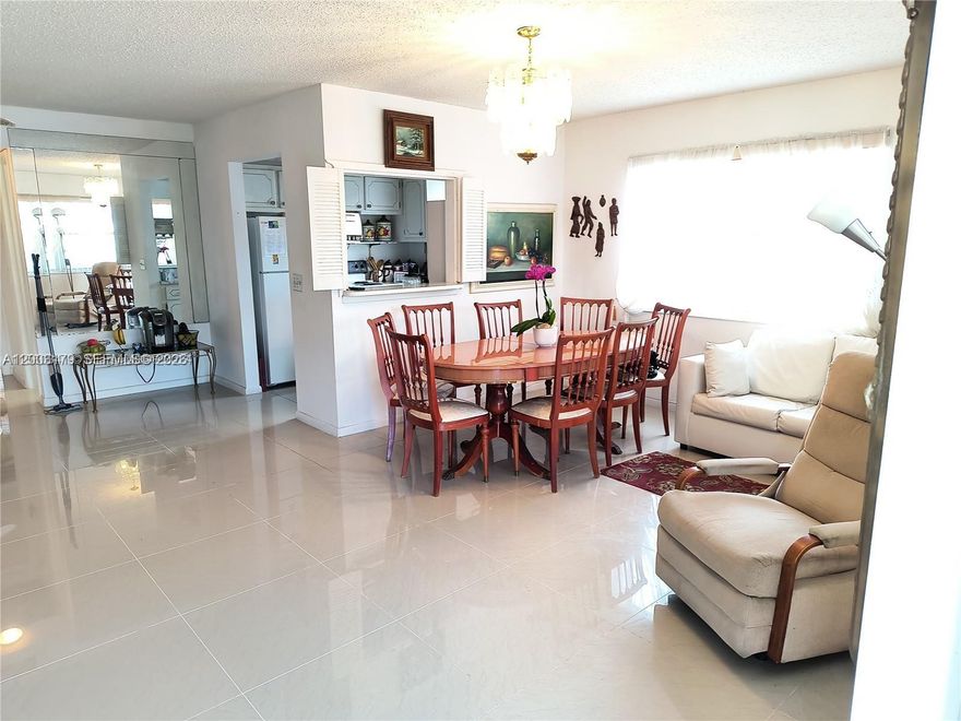 55+ Adult community, nicely updated and furnished condo for off season rent June -December, 4-6 month rental.
Cable, water included. Well maintained building with a plush landscape around. Century Village is an active community with 18 pools, tennis courts, biking/jogging pass, gym, theater, community shuttles, and so much more. 15 min to the beach.