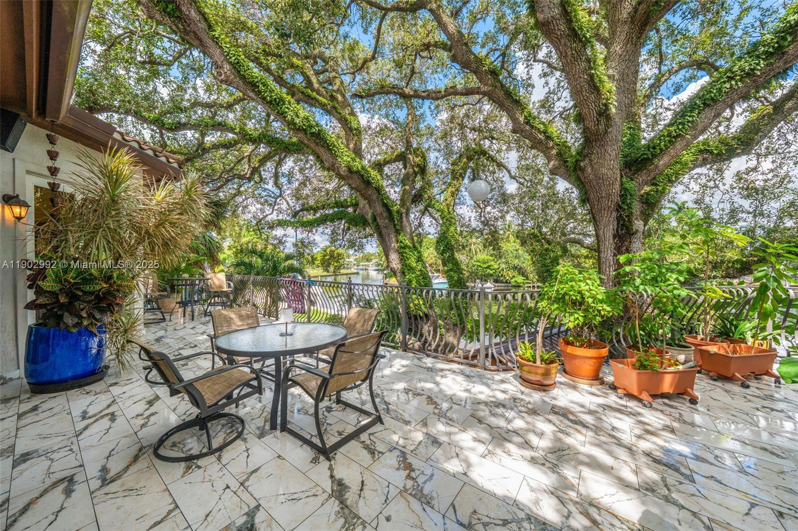 RIVERSIDE ADD AMEN PLAT - Residential