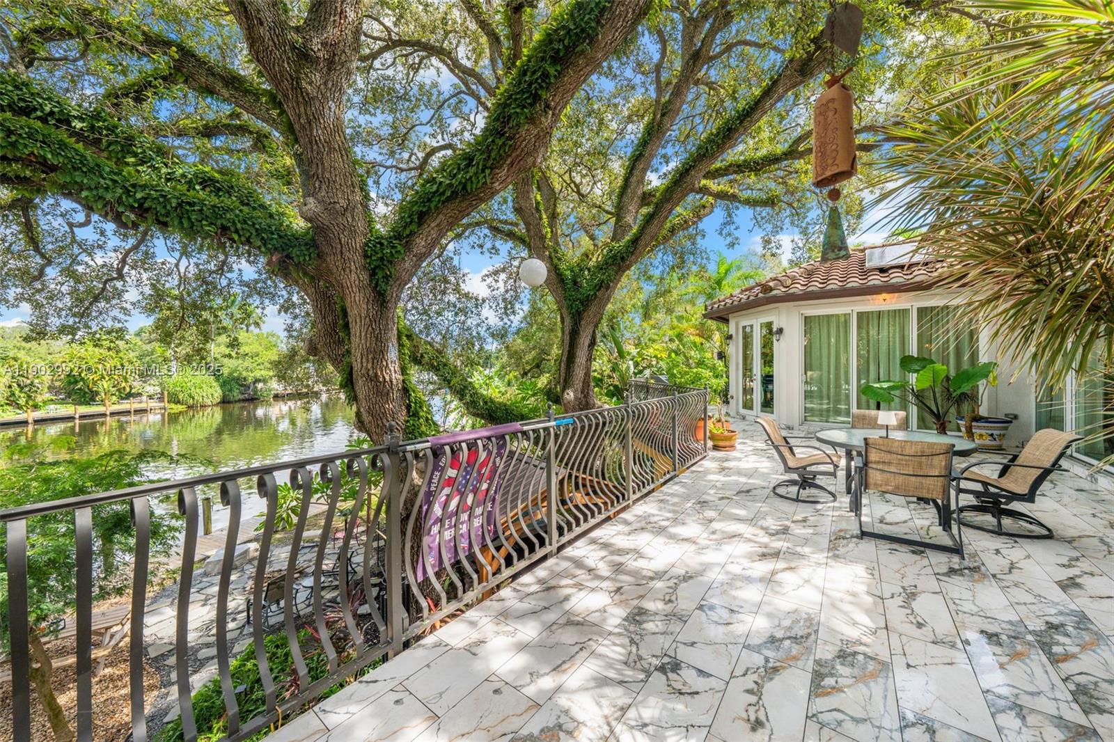 RIVERSIDE ADD AMEN PLAT - Residential