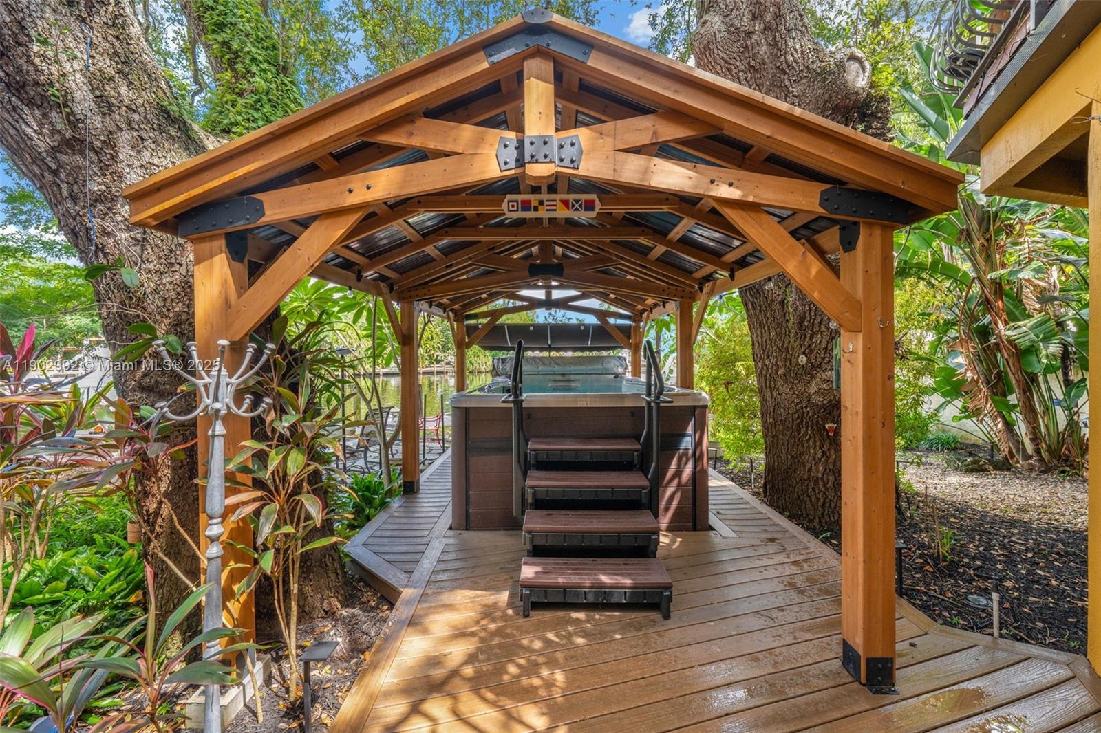 RIVERSIDE ADD AMEN PLAT - Residential