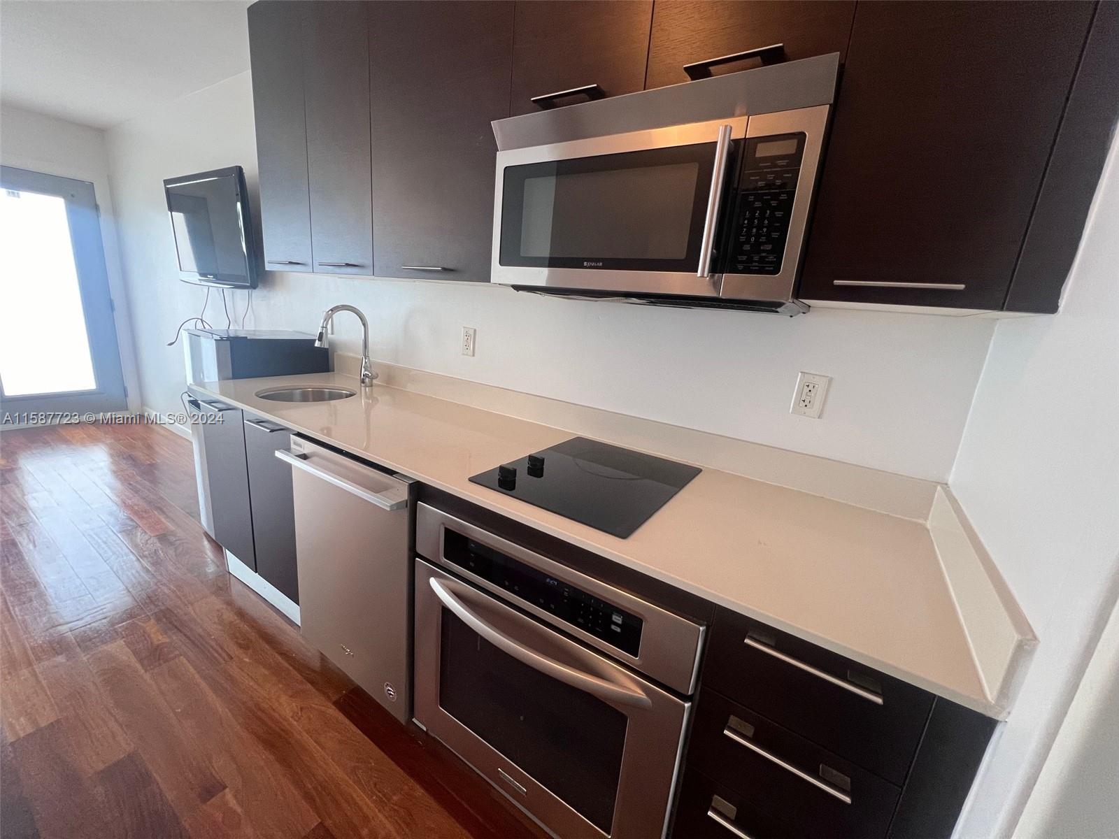 ETRURIA CONDO - Residential