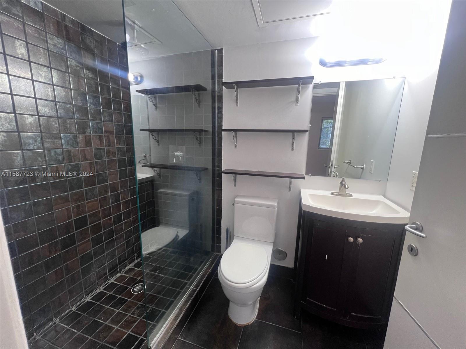 ETRURIA CONDO - Residential