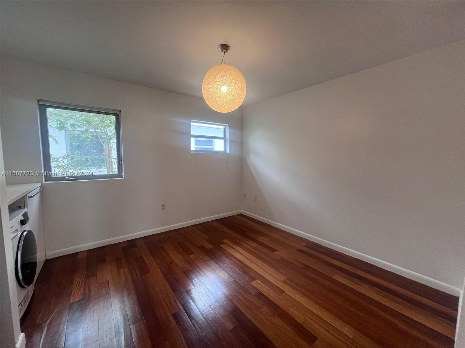ETRURIA CONDO - Residential