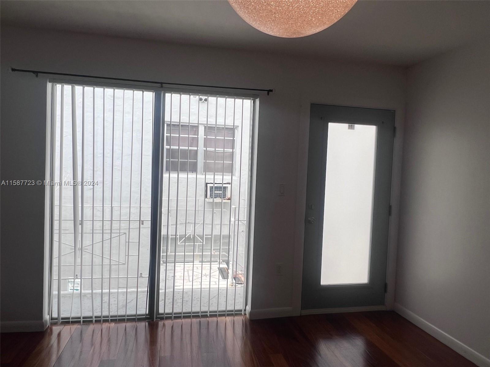 ETRURIA CONDO - Residential