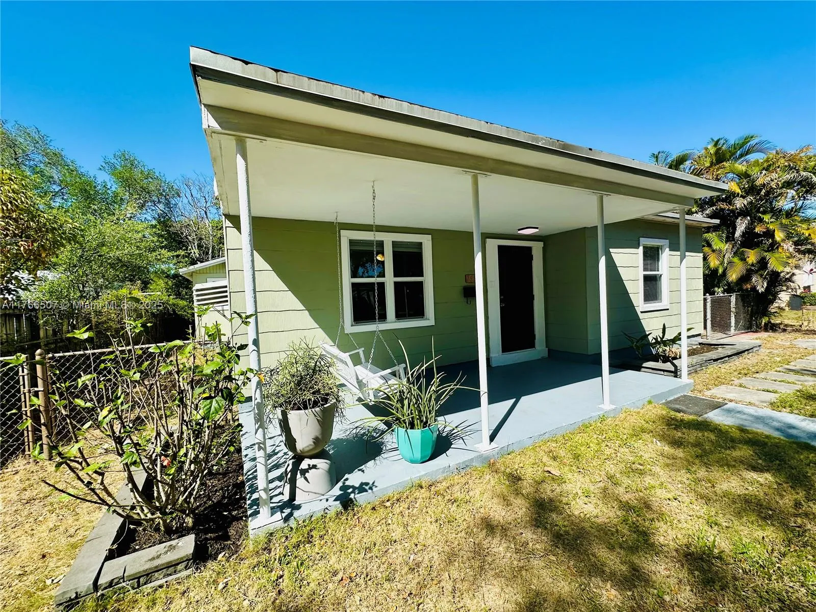 North Miami, Florida 33168, United States, 2 Bedrooms Bedrooms, ,1 BathroomBathrooms,Residential,Active,93451