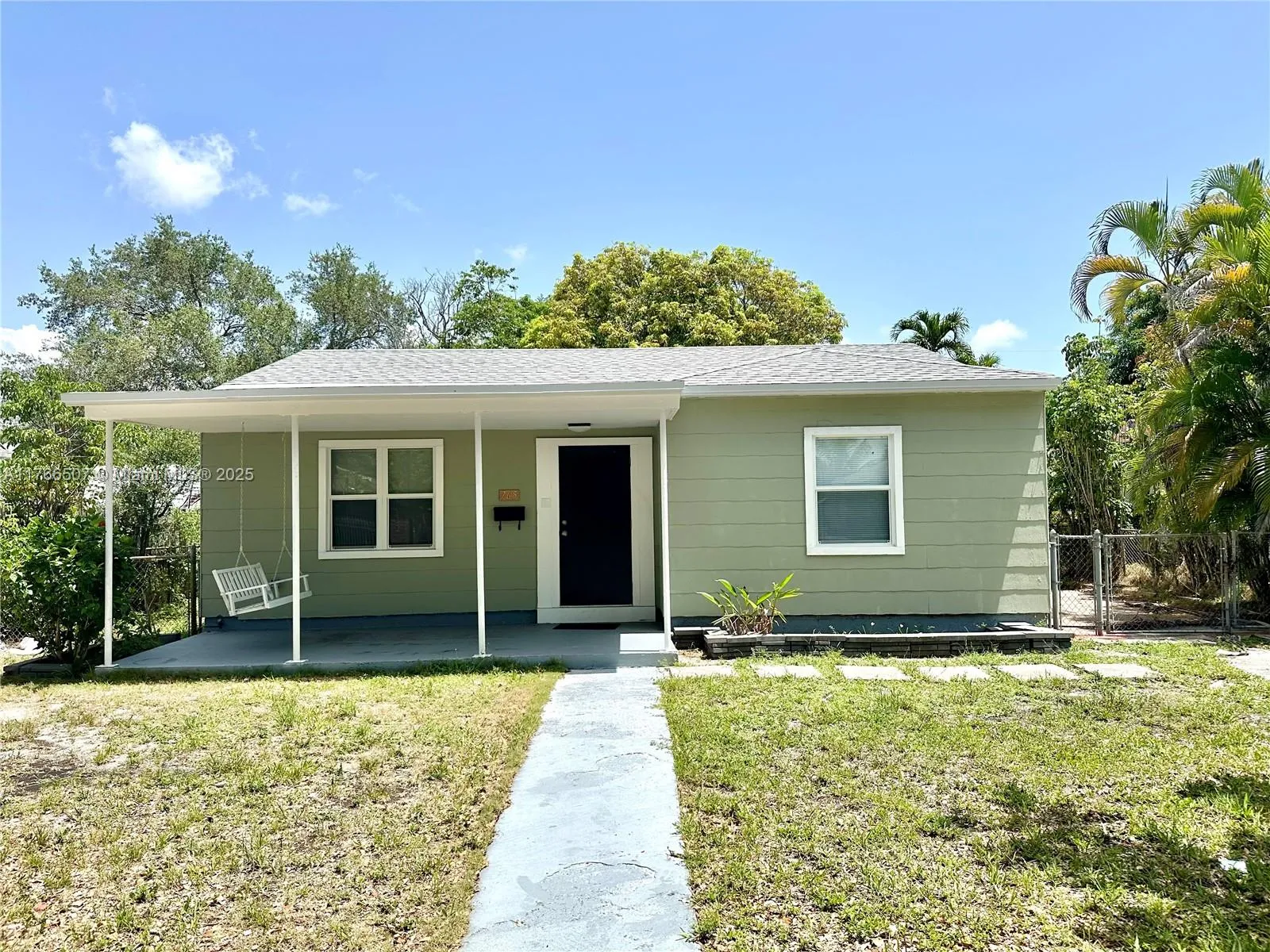 North Miami, Florida 33168, United States, 2 Bedrooms Bedrooms, ,1 BathroomBathrooms,Residential,Active,93451