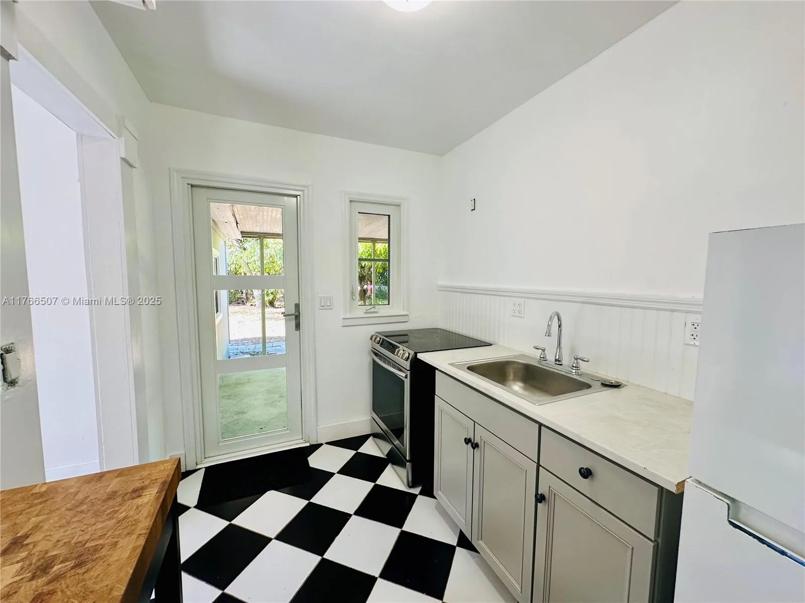 North Miami, Florida 33168, United States, 2 Bedrooms Bedrooms, ,1 BathroomBathrooms,Residential,Active,93451