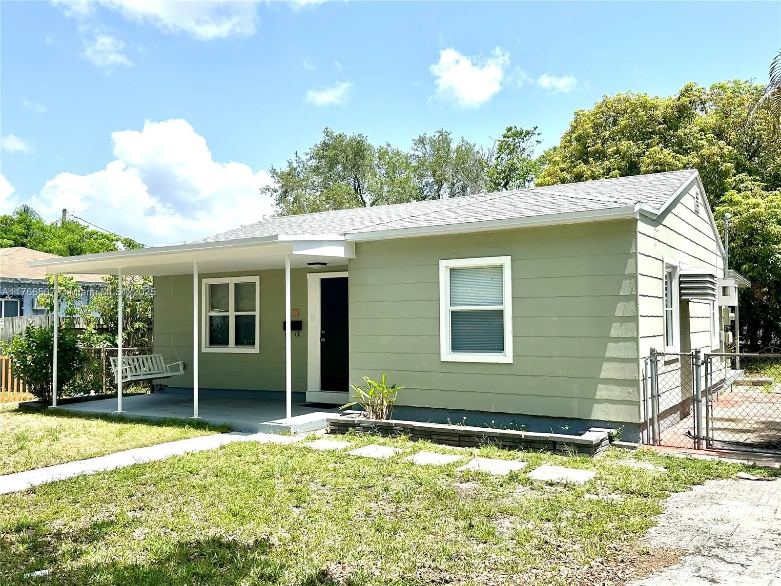 North Miami, Florida 33168, United States, 2 Bedrooms Bedrooms, ,1 BathroomBathrooms,Residential,Active,93451