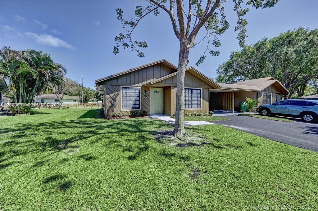 Photo of 3673 W Valley Green Dr #42, Davie, FL 33328 (MLS # A12028081)