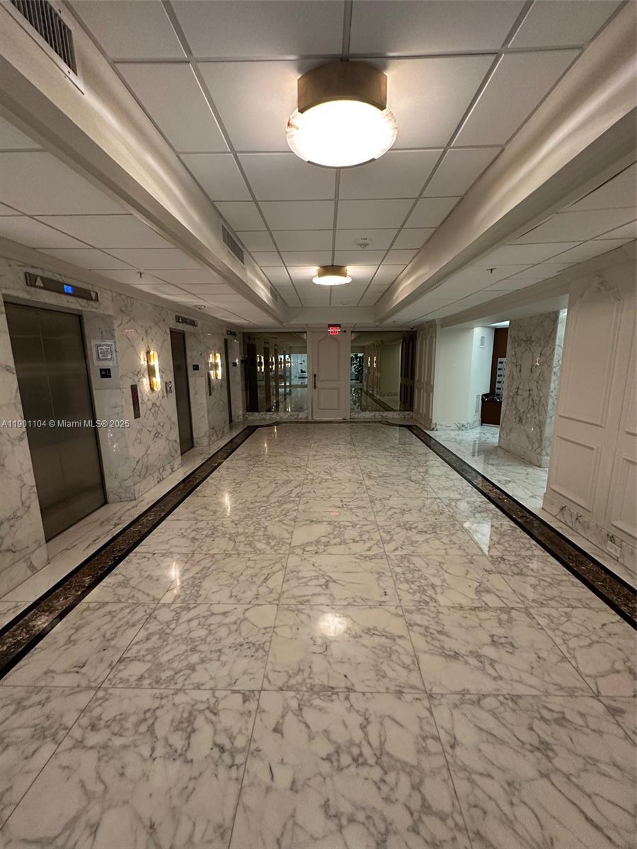 5600 CONDO - Residential