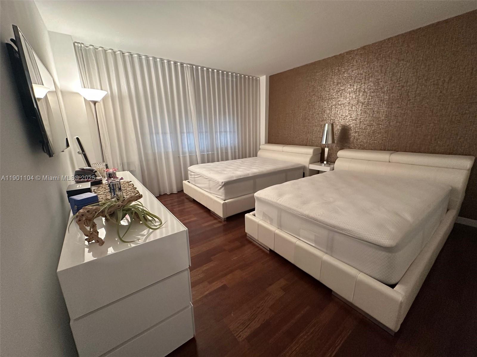 5600 CONDO - Residential