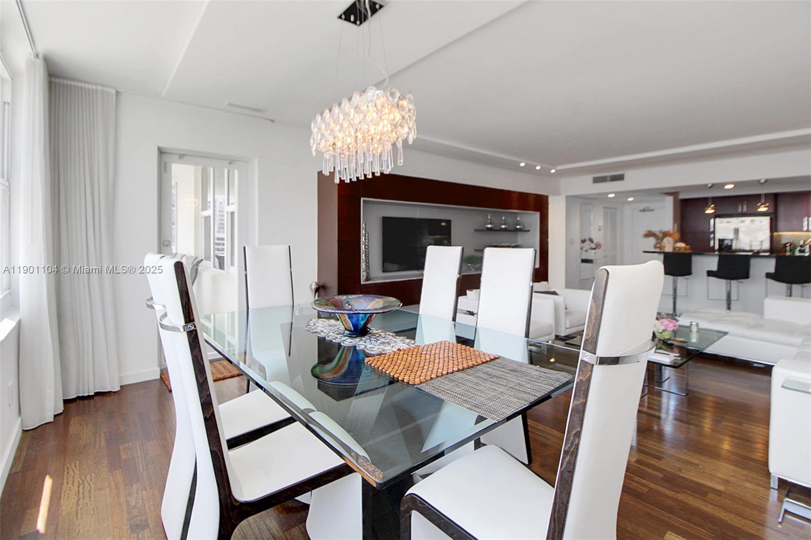 5600 CONDO - Residential