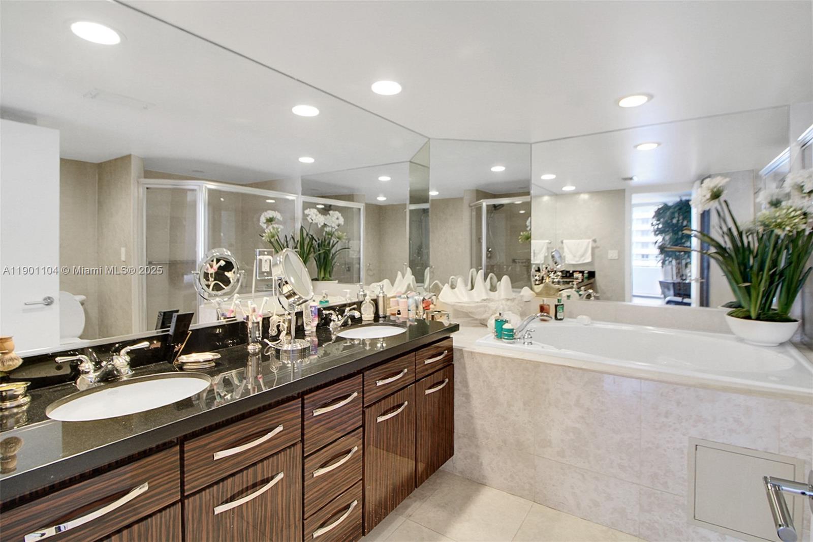 5600 CONDO - Residential