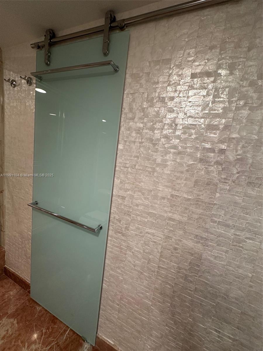 5600 CONDO - Residential