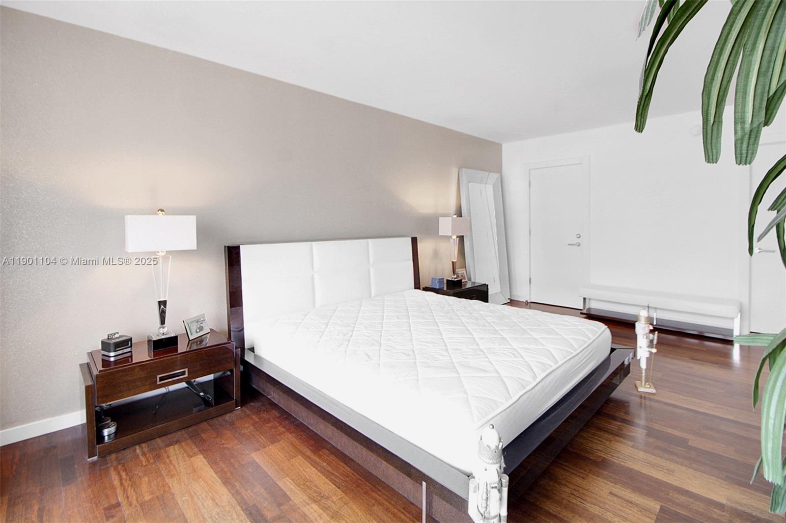 5600 CONDO - Residential