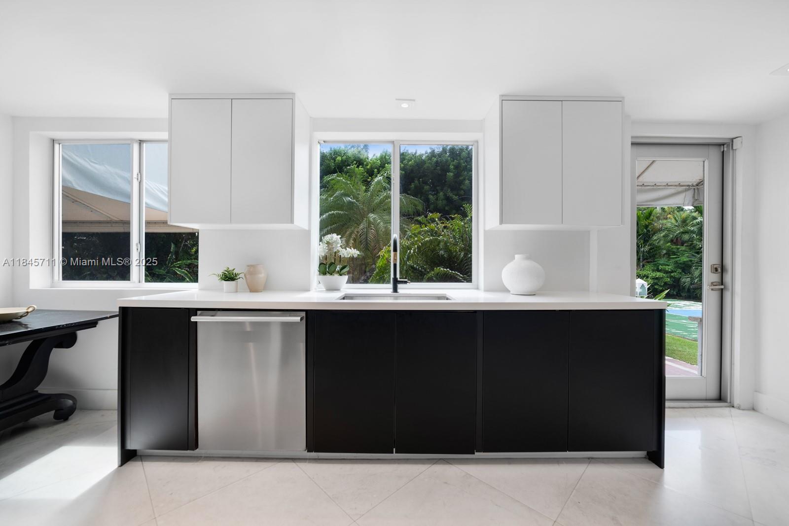 SAN MARINO ISLAND - Residential