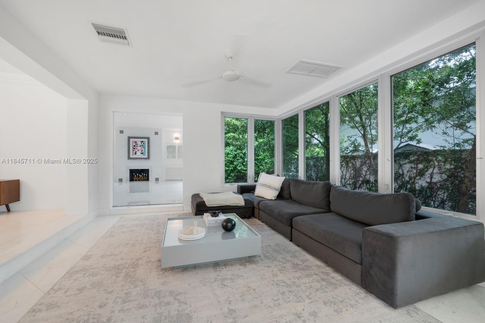 SAN MARINO ISLAND - Residential